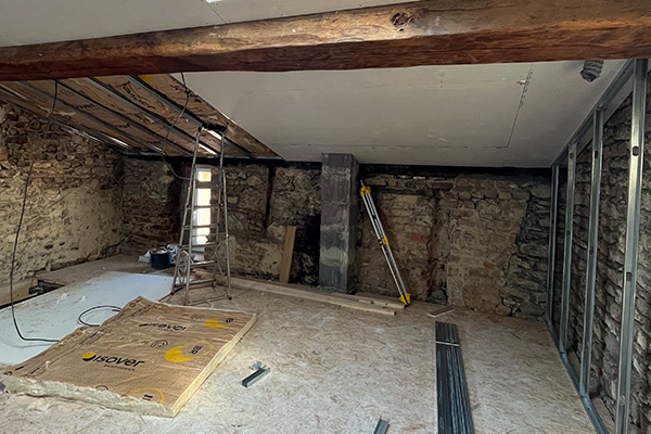 Rénovation complète de maison et transformation d’un grenier en pièce à vivre sur Saint Priest (69)
